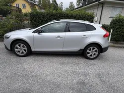 Silver Begagnad 2016 Volvo V40 CC Momentum Kombi | 179 000 kr (Marknadspris)