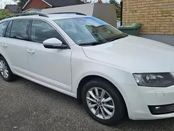Vit Begagnad 2015 Skoda Octavia Ambition Kombi | 79 000 kr (Bra pris)