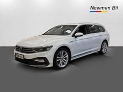 Vit Begagnad 2021 VW Passat R-line Kombi | 259 700 kr (Marknadspris)