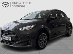 Mörkgrå Begagnad 2024 Toyota Yaris Hybrid Style Halvkombi | 279 900 kr (Dyr)