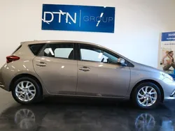 Begagnad 2016 Toyota Auris Hybrid Active Halvkombi | 159 500 kr (Bra pris)
