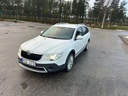 Vit Begagnad 2013 Skoda Superb Elegance Kombi | 37 500 kr (Superpris)
