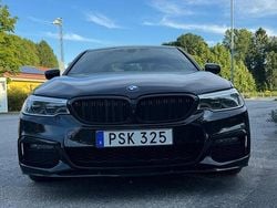 Svart Begagnad 2019 BMW 520 M Sport Sedan | 315 000 kr (Marknadspris)