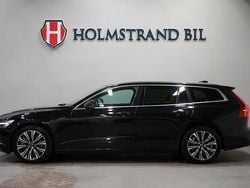 Svart Begagnad 2023 Volvo V60 Core Kombi | 409 900 kr (Marknadspris)
