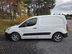 Vit Begagnad 2011 Peugeot Partner Van | 42 000 kr (Lite dyr)