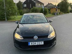 Svart Begagnad 2016 VW Golf VII Halvkombi | 99 900 kr (Marknadspris)