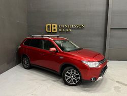 Mörkröd (röd) Begagnad 2015 Mitsubishi Outlander P-HEV SUV | 99 800 kr (Lite dyr)