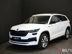 Vit Begagnad 2024 Skoda Kodiaq SportLine SUV | 459 900 kr (Marknadspris)