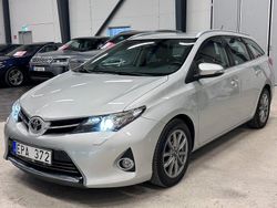 Silver Begagnad 2013 Toyota Auris Touring Sports Executive Kombi | 157 700 kr (Marknadspris)