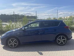 Blå Begagnad 2017 Toyota Auris Hybrid Comfort Halvkombi | 169 900 kr (Marknadspris)