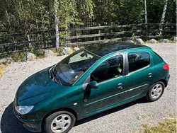 Grön Begagnad 2003 Peugeot 206 Roland Garros Halvkombi | 29 000 kr (Lite dyr)