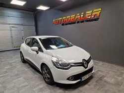 Vit Begagnad 2015 Renault Clio IV Halvkombi | 64 900 kr (Marknadspris)