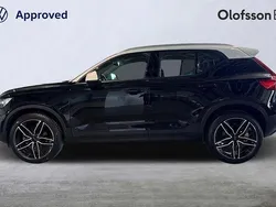 Svart Begagnad 2020 Volvo XC40 Momentum SUV | 314 900 kr (Marknadspris)