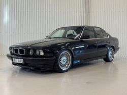 Ljusgrå Begagnad 1993 BMW 540 Sedan | 149 900 kr