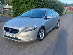 Grå Begagnad 2013 Volvo V40 Kinetic Kombi | 72 000 kr (Dyr)