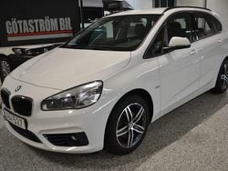Vit Begagnad 2015 BMW 218 Active Tourer Sport Line Minibuss | 90 000 kr (Superpris)