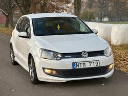 Vit Begagnad 2011 VW Polo Halvkombi | 64 999 kr (Marknadspris)