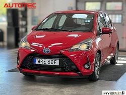 Röd Begagnad 2019 Toyota Yaris Hybrid Active Sedan | 154 900 kr (Marknadspris)