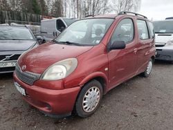 Röd Begagnad 2000 Toyota Yaris Verso Minibuss | 19 899 kr (Superpris)