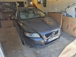 Grå Begagnad 2011 Volvo V50 Kinetic Kombi | 75 000 kr (Marknadspris)