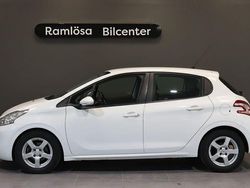 Vit Begagnad 2012 Peugeot 208 Halvkombi | 74 900 kr (Marknadspris)