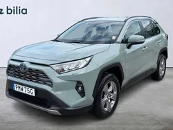 Grön Begagnad 2022 Toyota RAV4 Hybrid Active SUV | 319 900 kr (Bra pris)
