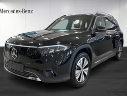 Svart (black) Ny 2025 Mercedes EQB250+ SUV | 587 095 kr (Marknadspris)