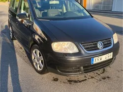Svart Begagnad 2006 VW Touran Goal Minibuss | 15 000 kr