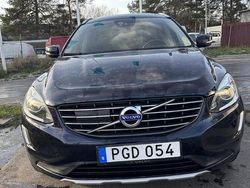 Blå Begagnad 2017 Volvo XC60 Standard SUV | 220 000 kr (Marknadspris)