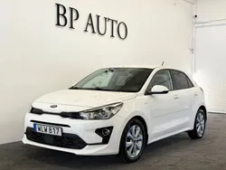 Vit Begagnad 2021 Kia Rio Advance Halvkombi | 139 900 kr (Marknadspris)