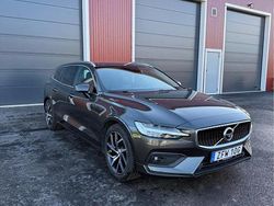 Grå Begagnad 2020 Volvo V60 Momentum Kombi | 265 000 kr (Marknadspris)