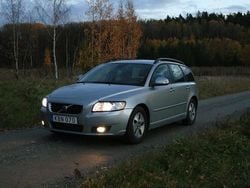 Silver Begagnad 2010 Volvo V50 Momentum Kombi | 29 000 kr (Marknadspris)