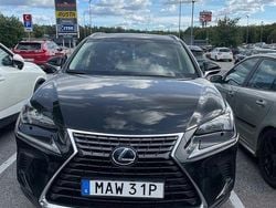 Svart Begagnad 2019 Lexus NX300h SUV | 244 999 kr (Bra pris)