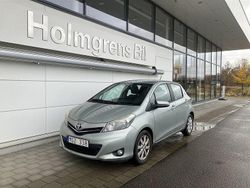 Ljusgrå Begagnad 2011 Toyota Yaris Halvkombi | 56 500 kr (Marknadspris)