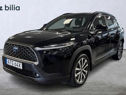 Svart Begagnad 2022 Toyota Corolla Cross Plus SUV | 364 800 kr (Marknadspris)