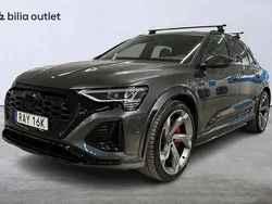 Grå Begagnad 2023 Audi SQ8 e-tron S-Line SUV | 879 800 kr