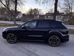 Blå Begagnad 2023 Porsche Cayenne Platinum Edition SUV | 870 000 kr (Superpris)
