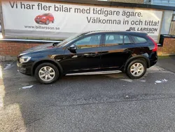 Svart Begagnad 2016 Volvo V60 CC Summum Kombi | 199 000 kr (Superpris)