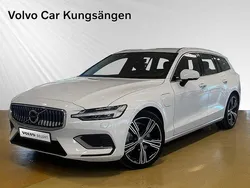 Vit Begagnad 2021 Volvo V60 Inscription Kombi | 349 900 kr (Marknadspris)