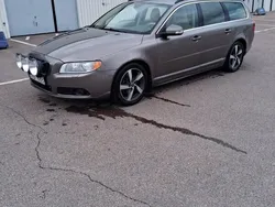 Grå Begagnad 2011 Volvo V70 Momentum Kombi | 40 000 kr (Marknadspris)