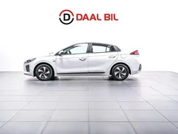 Vit Begagnad 2016 Hyundai Ioniq Sedan | 149 700 kr (Marknadspris)