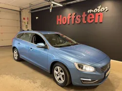 Blå Begagnad 2015 Volvo V60 Momentum Kombi | 159 900 kr (Marknadspris)
