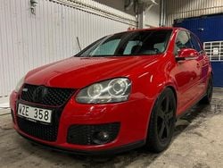 Röd Begagnad 2005 VW Golf V GTI Halvkombi | 69 999 kr (Marknadspris)