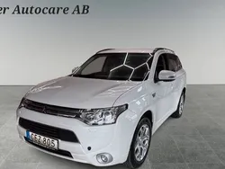 Vit Begagnad 2014 Mitsubishi Outlander P-HEV SUV | 165 000 kr (Marknadspris)