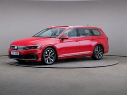 Röd Begagnad 2020 VW Passat Executive Kombi | 255 000 kr (Marknadspris)