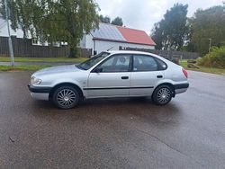 Silver Begagnad 2001 Toyota Corolla Halvkombi | 19 500 kr (Marknadspris)
