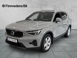 Grå Begagnad 2023 Volvo XC40 Core SUV | 349 900 kr (Marknadspris)