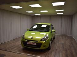 Grön Begagnad 2010 Renault Clio II Halvkombi | 69 900 kr
