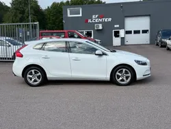 Vit Begagnad 2016 Volvo V40 Momentum Kombi | 139 900 kr (Marknadspris)