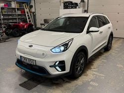 Vit metallic Begagnad 2021 Kia e-Niro Advance SUV | 249 000 kr (Marknadspris)